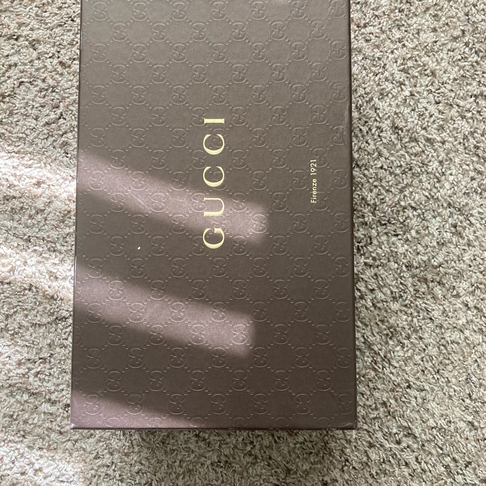 Gucci Shoe - Picture 2 of 7